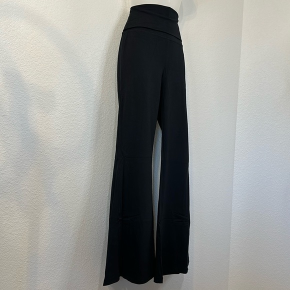 NWT OFFLINE By Aerie OG Black Foldover High Waisted Super Flare Legging (M) - Picture 6 of 10